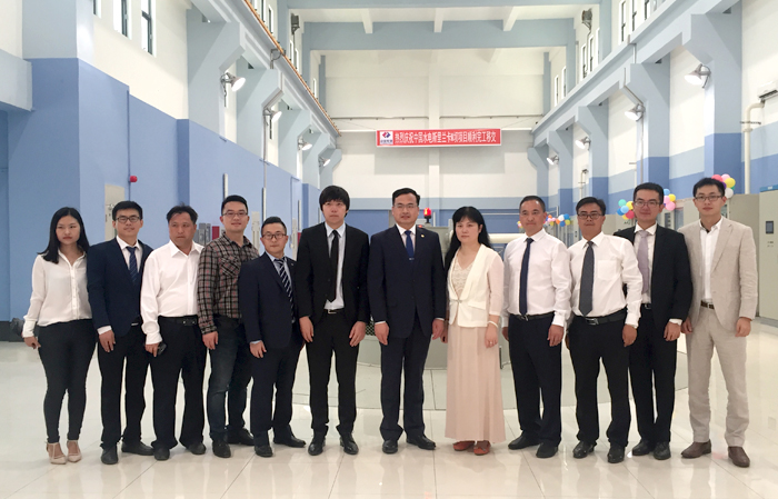 電建員工與大使館領(lǐng)導(dǎo)合影.JPG
