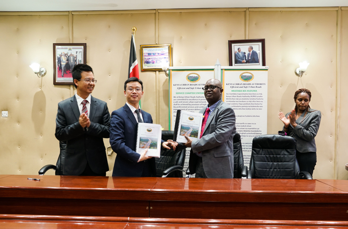 簽約儀式2 - 副本.jpg