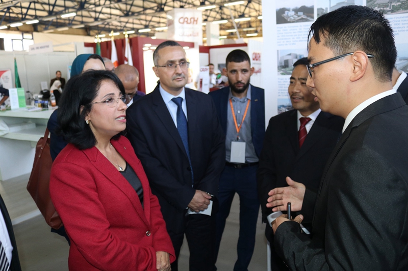 1. 向部長(zhǎng)介紹情況.jpg