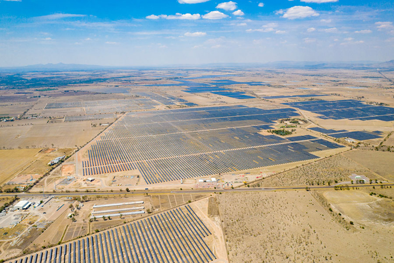 01 光伏場區(qū)鳥瞰圖.jpg