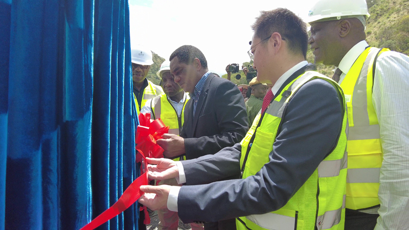 總統和大使揭牌剪彩 (1).jpg