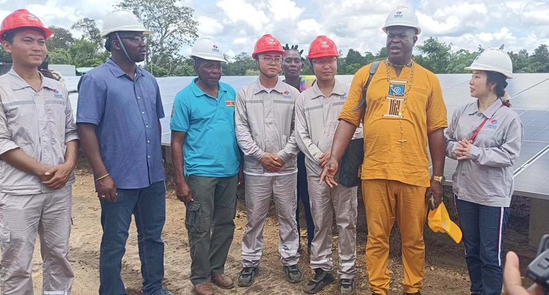 蘇里南副總統(tǒng)Ronnie Brunswijk先生現(xiàn)場指導(dǎo).jpg