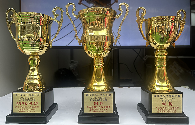 配圖4 獎杯.JPG