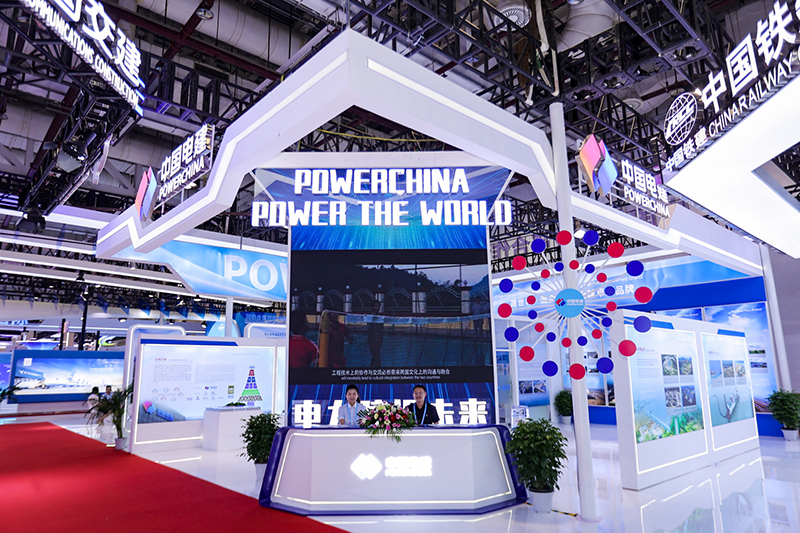 陳觀福代表中國(guó)電建參加第二十四屆中國(guó)國(guó)際貿(mào)易投資洽談會(huì) (1).jpg