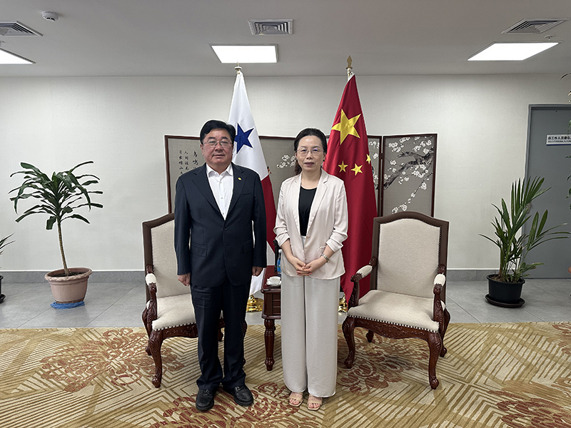 拜訪中國(guó)駐巴拿馬大使館徐學(xué)淵大使.jpg