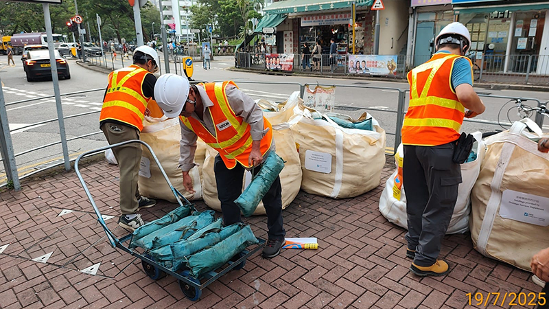 協助派發沙包2.jpg